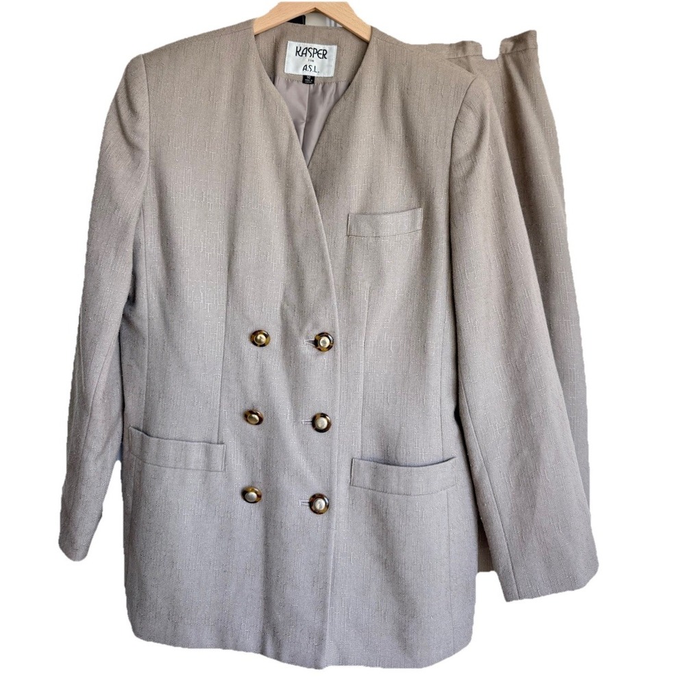 Women's Vintage Kasper Suit Beige W/tiger‎ Eye & Gold Buttons Size 10